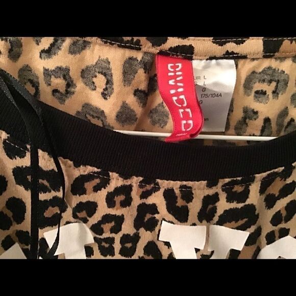 Women’sSexy Print Top size Large - Picture 2 of 5